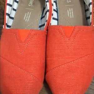 {Toms} women’s classic slip on alpargata shoes